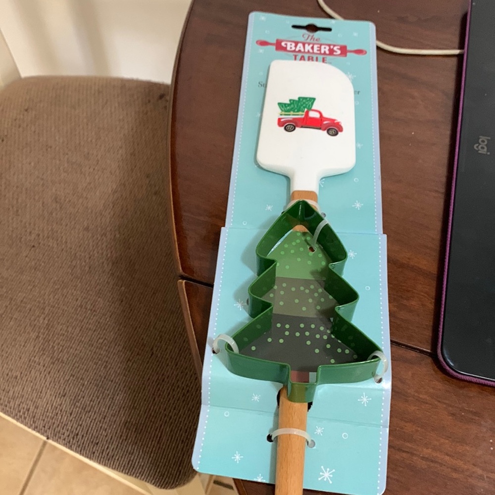 Spatula and cookie cutter